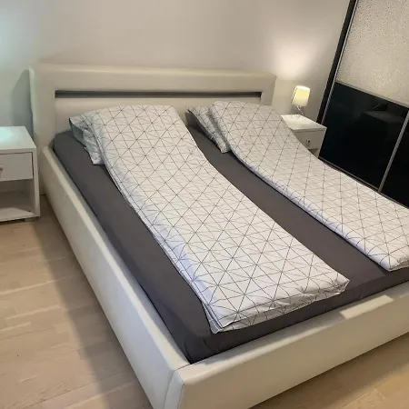 Onyx Free Garage Parking Apartment