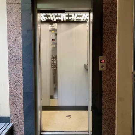 Onyx Free Garage Parking Apartment *